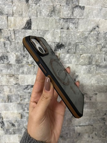 İPhone 13 / 14 Uyumlu Kahverengi MagSafe Standlı Kılıf – Lens Çerçeveli