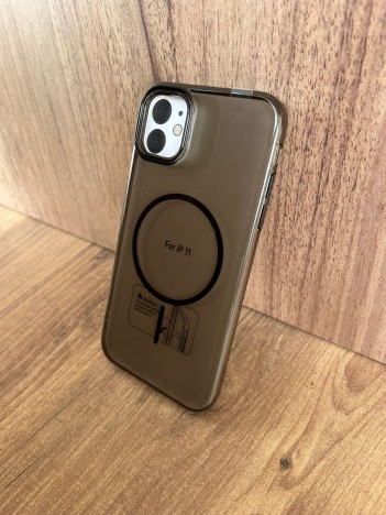 İPhone 11 Uyumlu Kahverengi Şeffaf MagSafe Kılıf – Sararma Karşıtı, Ultra İnce