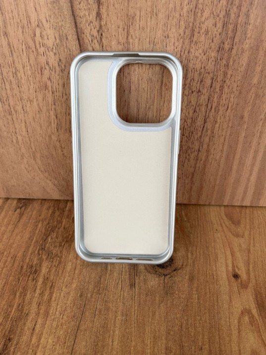 İPhone 15Pro Swarovski Silver Taşlı Kılıf