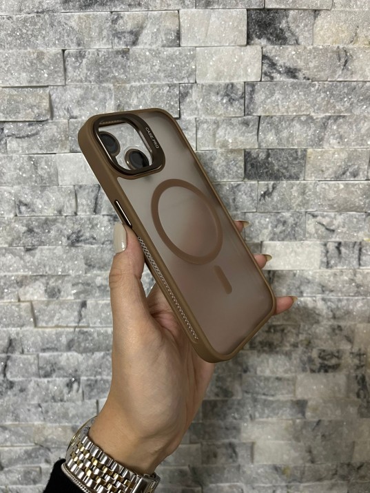 İPhone 15 Uyumlu Kahverengi MagSafe Standlı Lens Korumalı Case Pro Kılıf