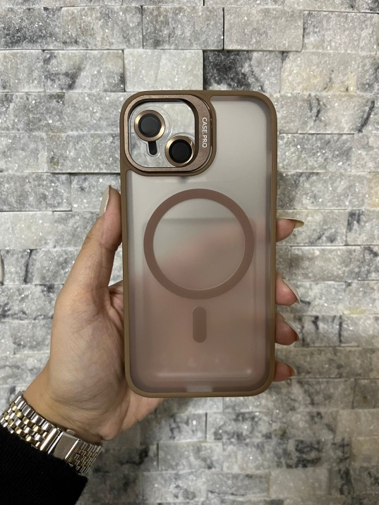 İPhone 13 Uyumlu Kahverengi MagSafe Standlı Lens Korumalı Case Pro Kılıf