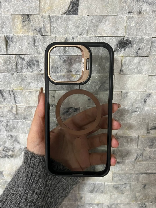 İPhone 15 Pro Max Uyumlu Kahverengi MagSafe Standlı Kılıf – Lens Çerçeveli