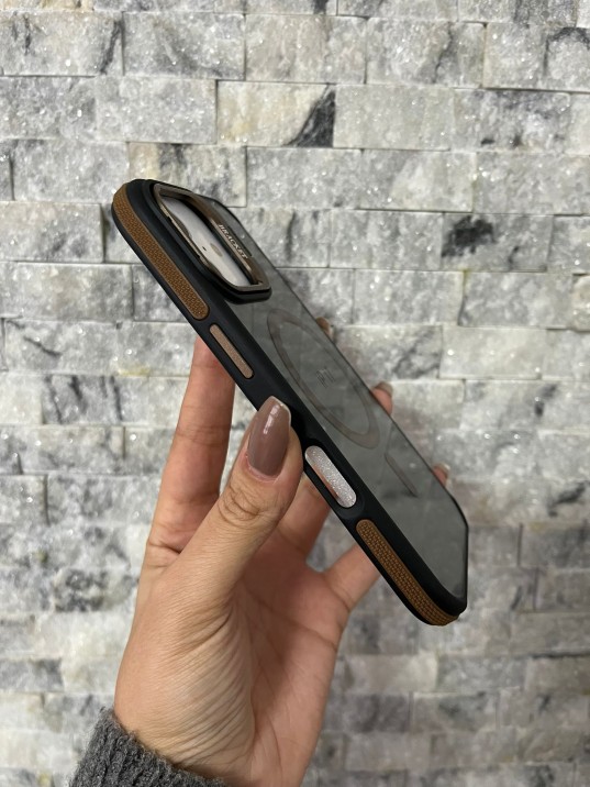 İPhone 17 Uyumlu Kahverengi MagSafe Standlı Kılıf – Lens Çerçeveli