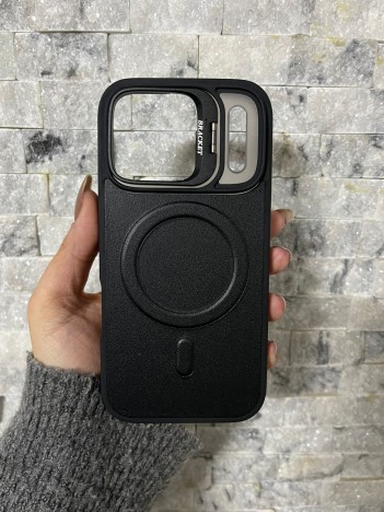 İPhone 17 Pro Uyumlu Siyah Kartlıklı MagSafe Standlı Kılıf