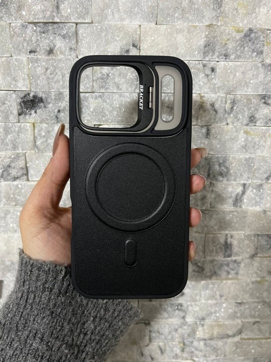 İPhone 17 Pro Uyumlu Siyah Kartlıklı MagSafe Standlı Kılıf