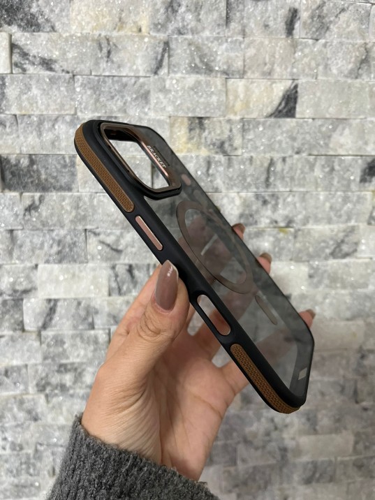 İPhone 17 Uyumlu Kahverengi MagSafe Standlı Kılıf – Lens Çerçeveli