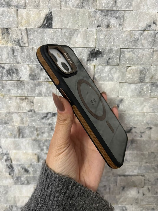 İPhone 15 Uyumlu Kahverengi MagSafe Standlı Kılıf – Lens Çerçeveli